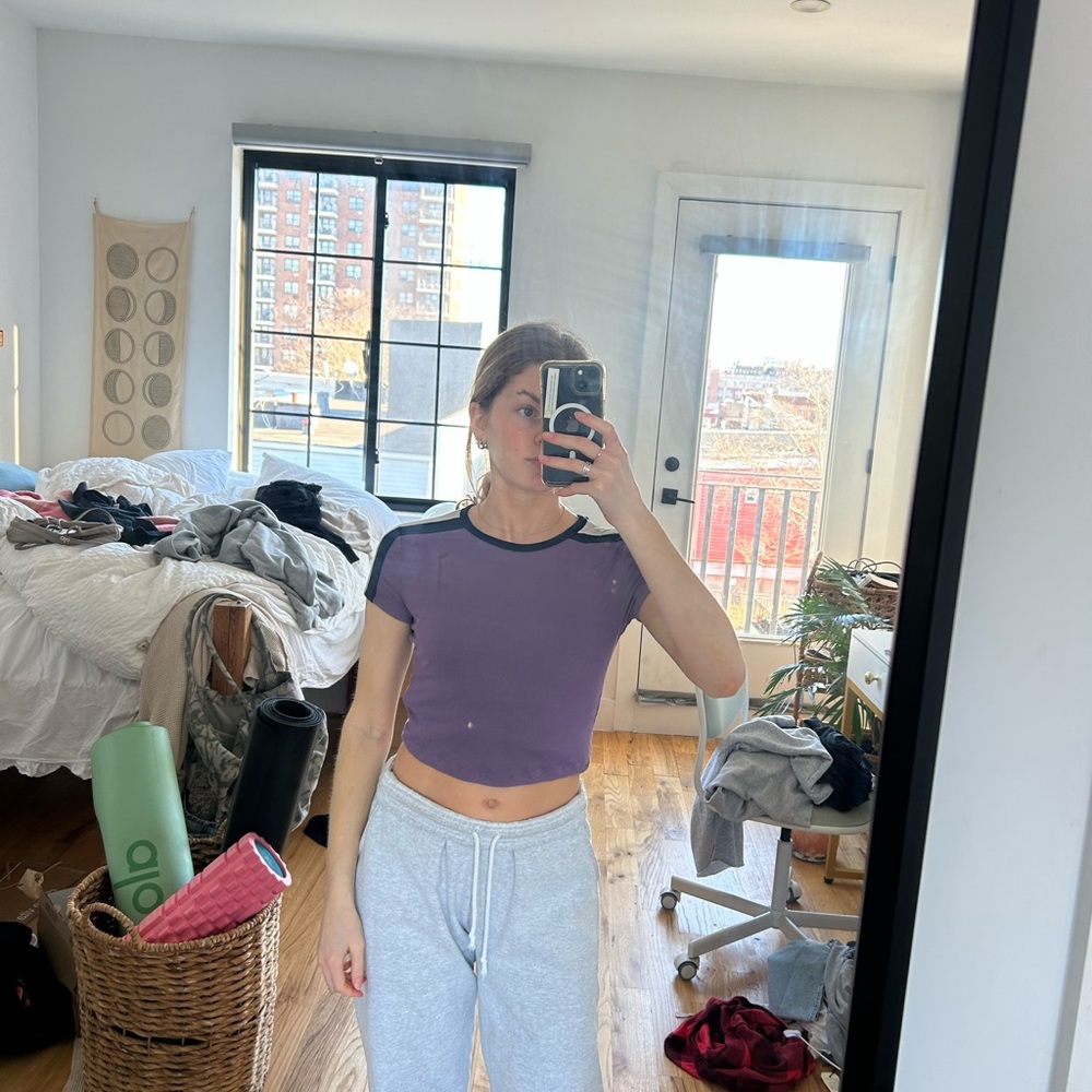 Aritzia XS Sunday best baby tee